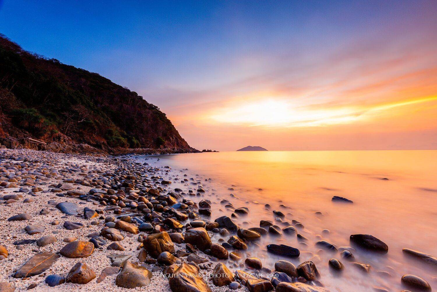 Seascape, Van Nguyen