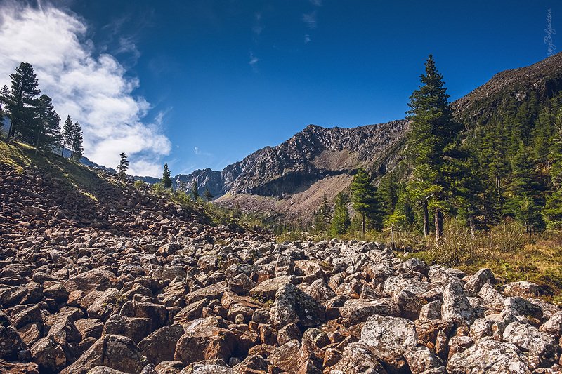пик кошурникова, долина, венеция, горы, скалы, камни, тайга, небо Пик Кошурникова над долиной Венеция фото превью