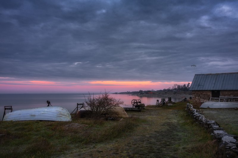 aurora, balticsea, Bay, Beach, bluehour, bluehour boatvinch, boat, breakofday cockcrow, chains, dawn, dawning, daybreak, dayspring, Djupvik, firstlight, fishingboat, fishingcamp, flow, Grass, Grönvik, Gulf, Island, kalmarscounty, loch, lough, morning, old Djupvik фото превью