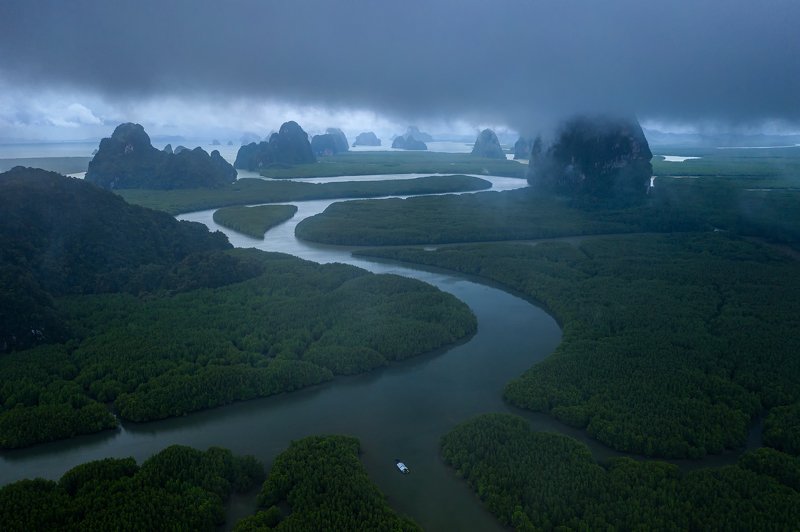 Stormy Flight фото превью