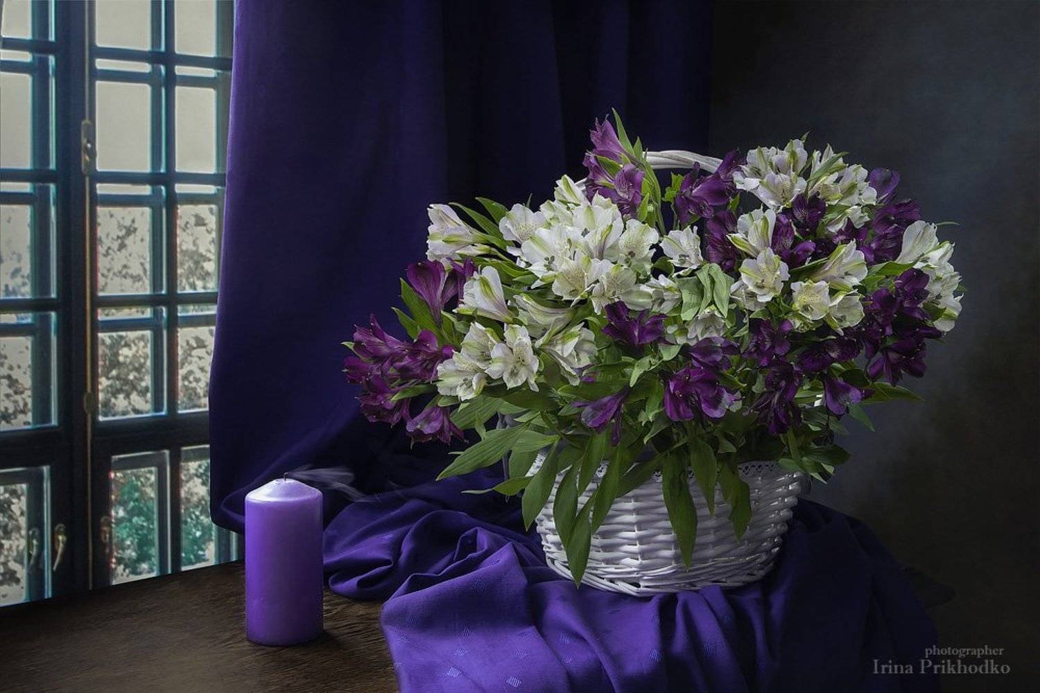 натюрморт, свеча, интерьер, корзина, цветы, букет, альстромерия, Ирина Приходько