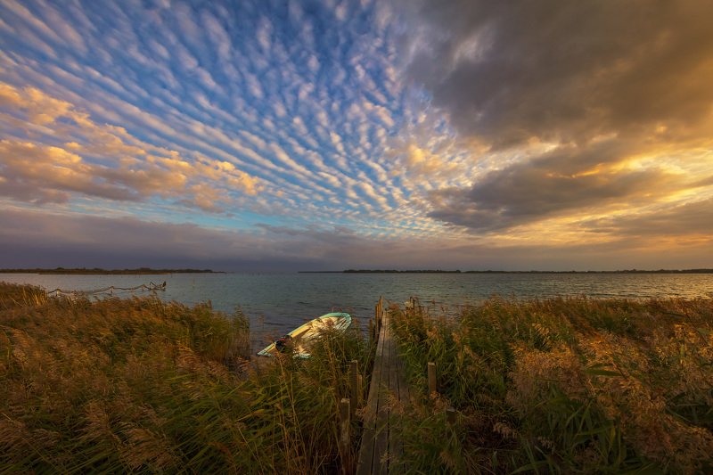 Вечер на берегу моря в датской деревне. фото превью