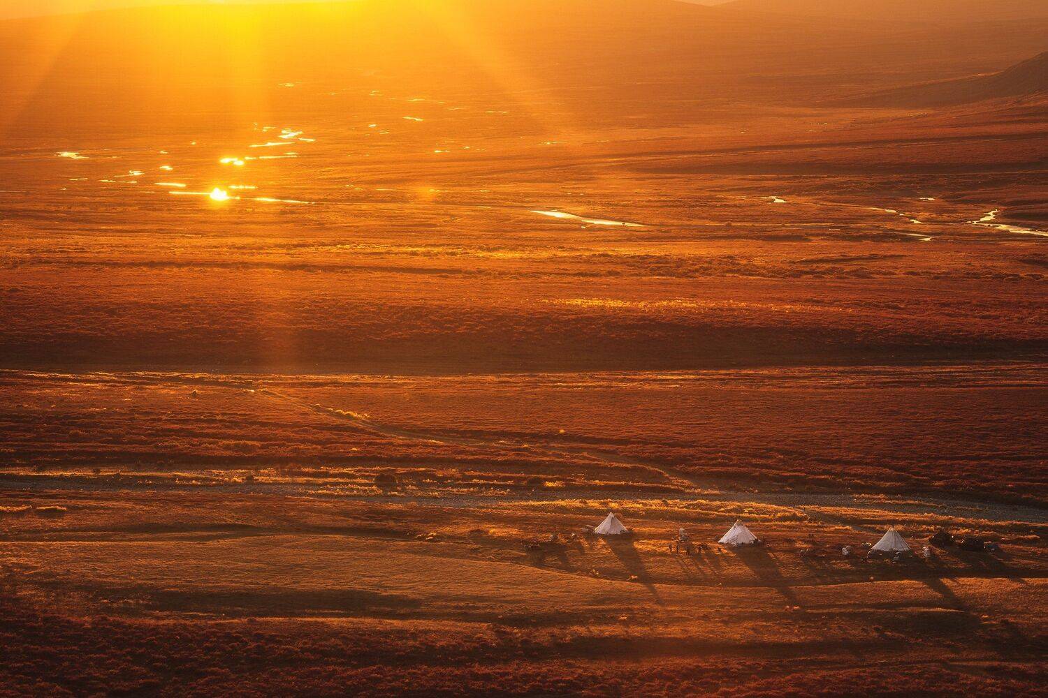 россия, урал, полярный урал, янао, ямало-ненецкий автономный округ, салехард, горы, осень, природа, пейзаж, закат, сумерки, отражение, река, тундра, лесотундра, стойбище, оленевод, чум, Оборотов Алексей