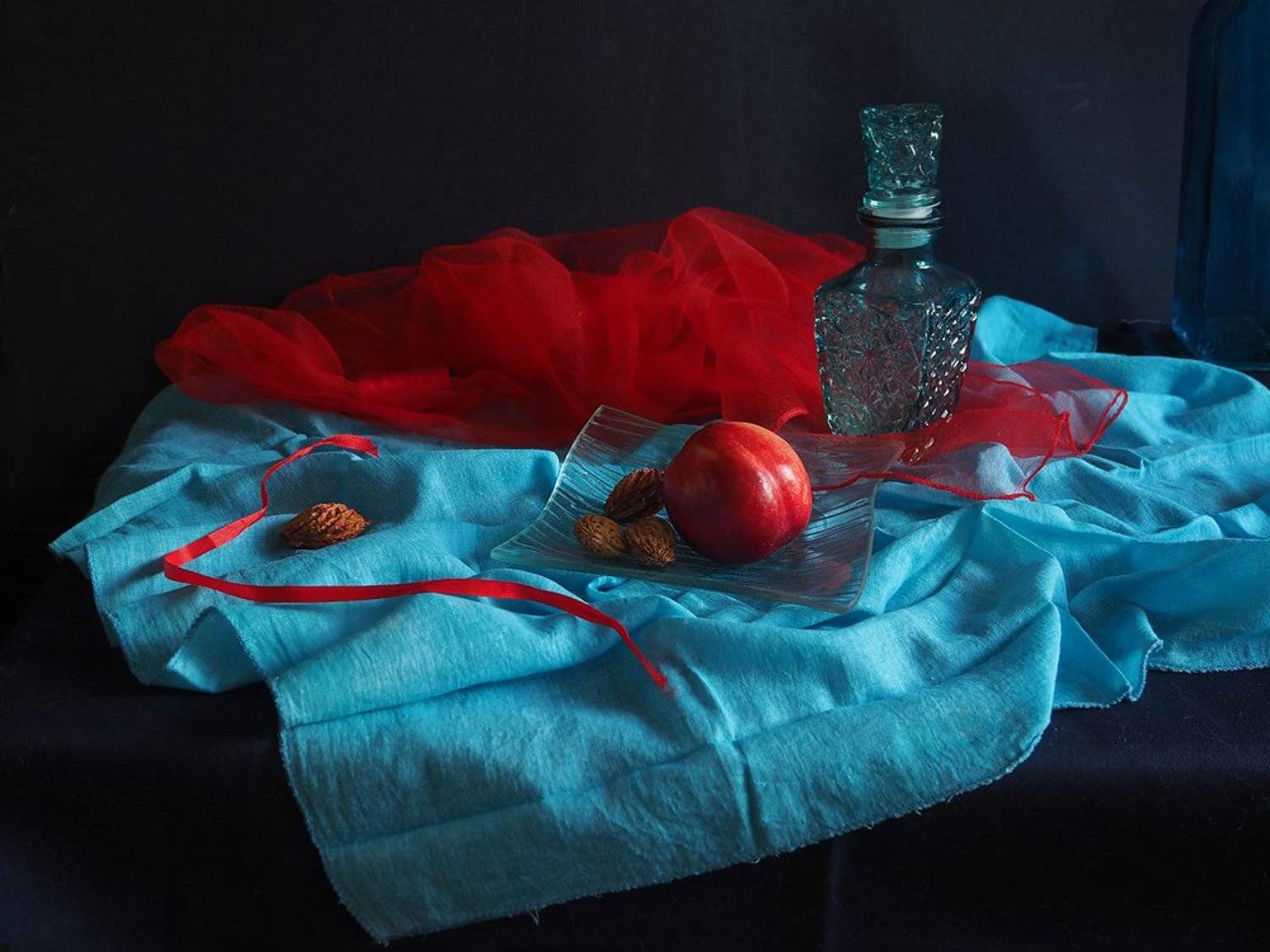 графин, нектарин, лента, Vera Eremeeva