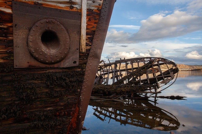 корабль, териберка, кладбище кораблей, каркас, разрушение, ржавчина, грустно, море, мурманская область Кладбище кораблей в Териберке фото превью