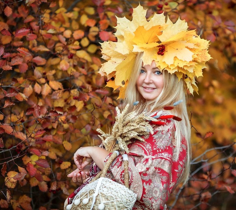 девушка,красавица,осень,фотосессия,настроение, ягоды,колоски,природа, girl, beautiful, autumn, colour, nature, photosession, emotions Красавица осень фото превью