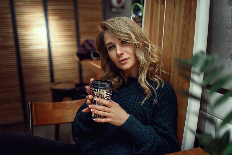 Портрет Девушка Кафе Кофе Взгляд Вечер Лайф Veronika фото превью