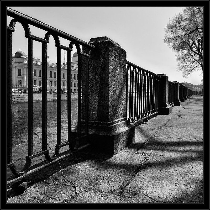 петербург, центр, чб, квадрат Черно-белый питерский квадрат про шарик и веточку фото превью