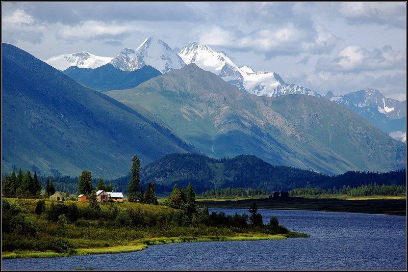 С видом на Белуху фото превью