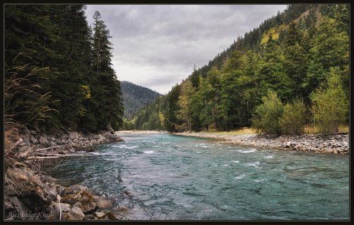 Издалека долго течёт река. Не Волга...