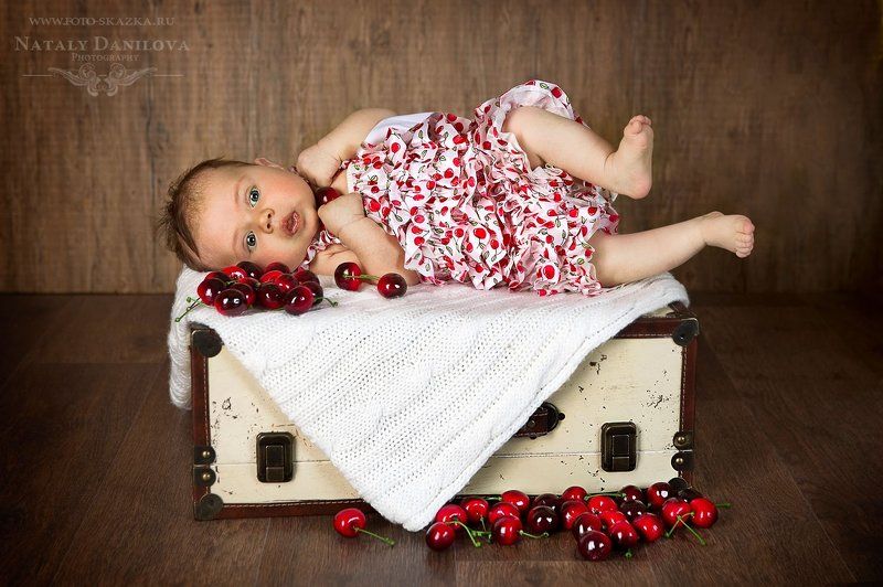 детская костюмированная фотосессия, детский фотограф, костюмированная фотосъемка, фотосессия новорожденных Влада вишенка фото превью