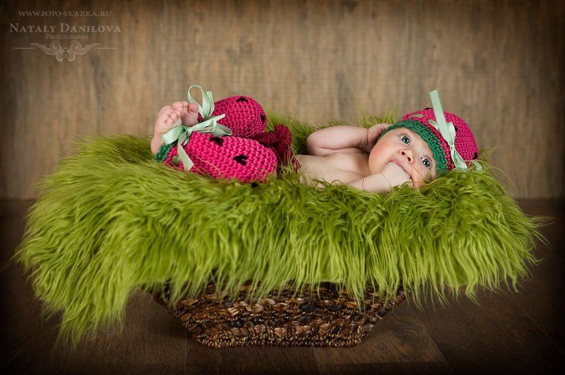 детская костюмированная фотосессия, детский фотограф, костюмированная фотосъемка, фотосессия новорожденных Арбузик фото превью