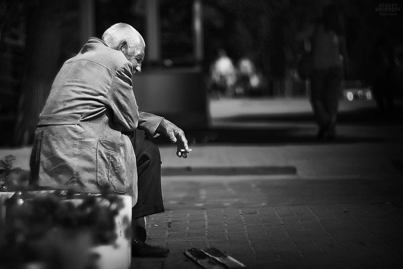 а он все тихо курил... фото превью