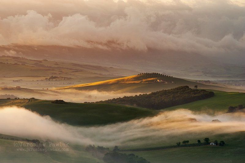 Val d\'Orcia in the fog фото превью