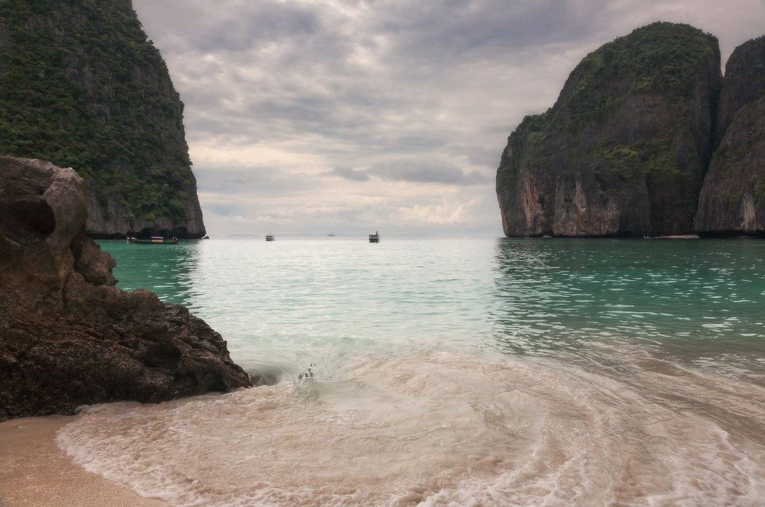 бухта, море, скалы, водоворот, лодки, тучи, таиланд, Георгий Машковцев