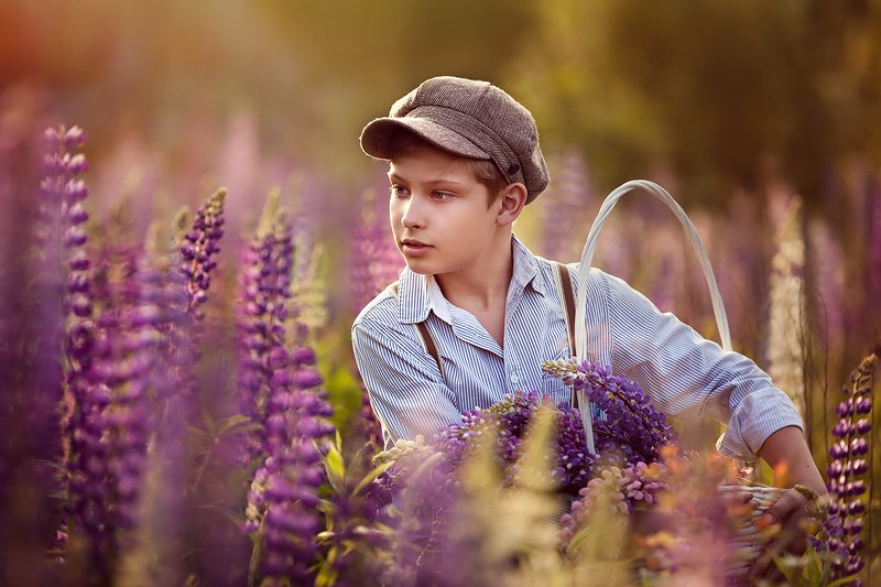 дети children child За цветами фото превью
