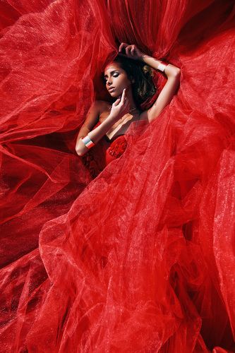 В объятиях красного