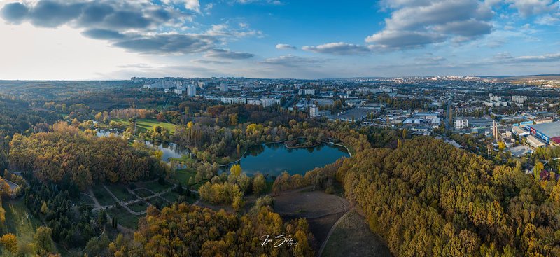 Autumn sunset in Kishinev city фото превью