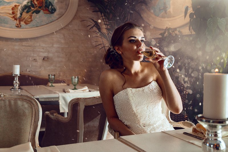 one person  one woman only  female  one adult only  young woman  woman  portrait  looking at camera  beautiful woman  people Drink фото превью