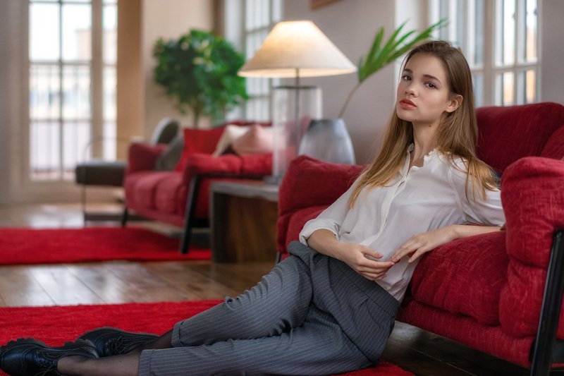 Young woman фото превью
