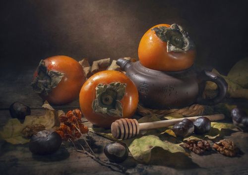 В оранжевом...