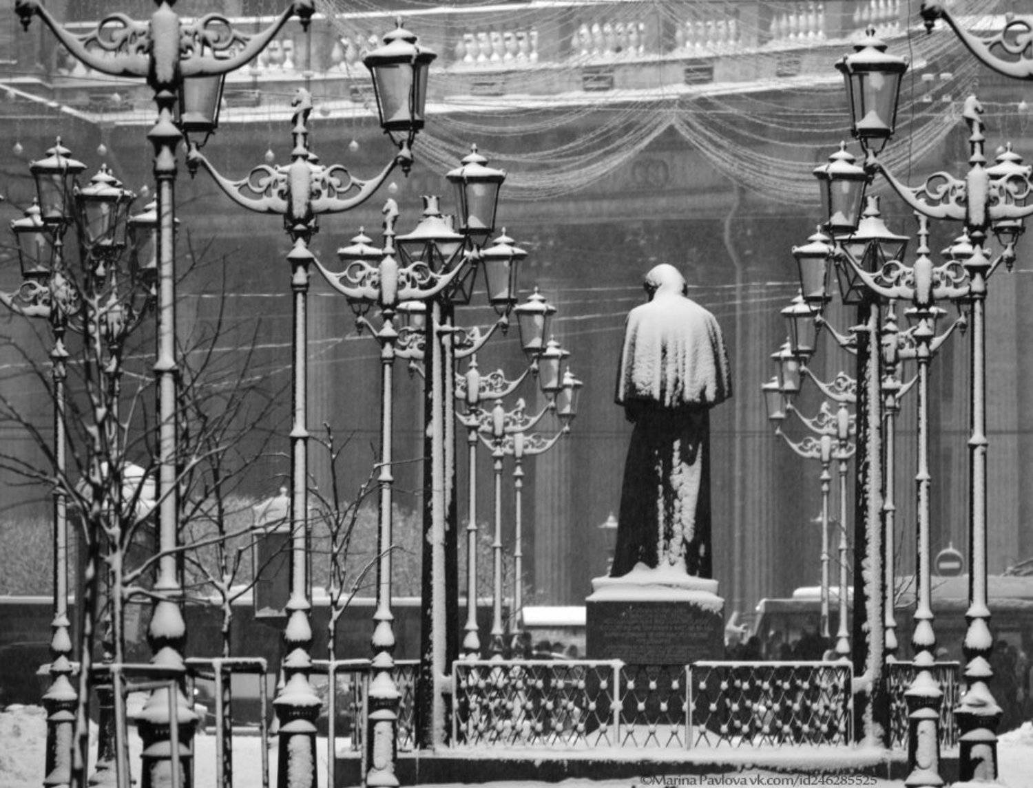 город, петербург, улица малая конюшенная, памятник н.в.гоголю, казанский собор,зимний петербург, зима в городе, заснеженный петербург, чёрно-белое фото, монохром, стрит фото, Марина Павлова
