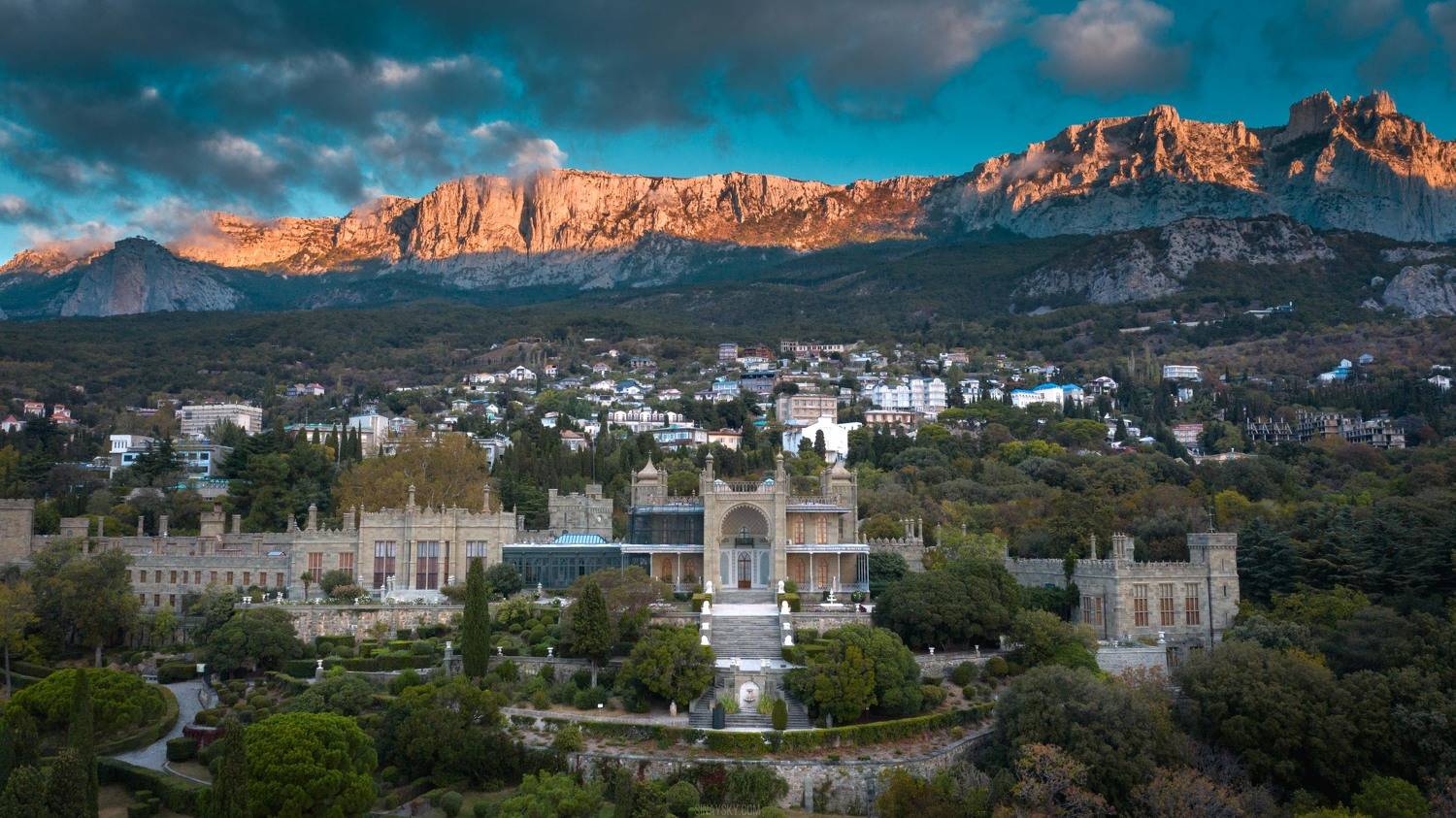 крым, аэросъемка, воронцовский дворец, горы, drone, crimea, mountains, sunrise,рассвет, Богдан Синайский