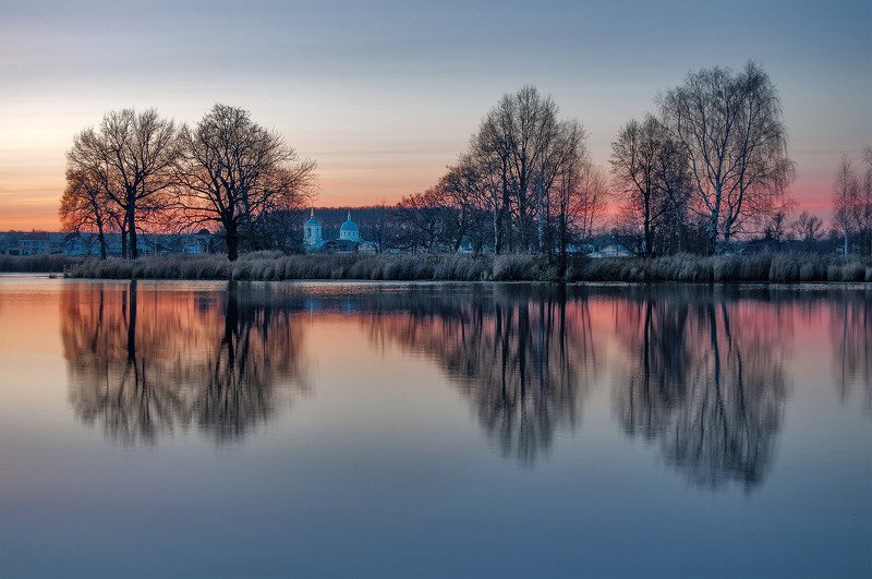 осень, вечер, озеро, храм, монастырь, деревья, вода, река *** фото превью