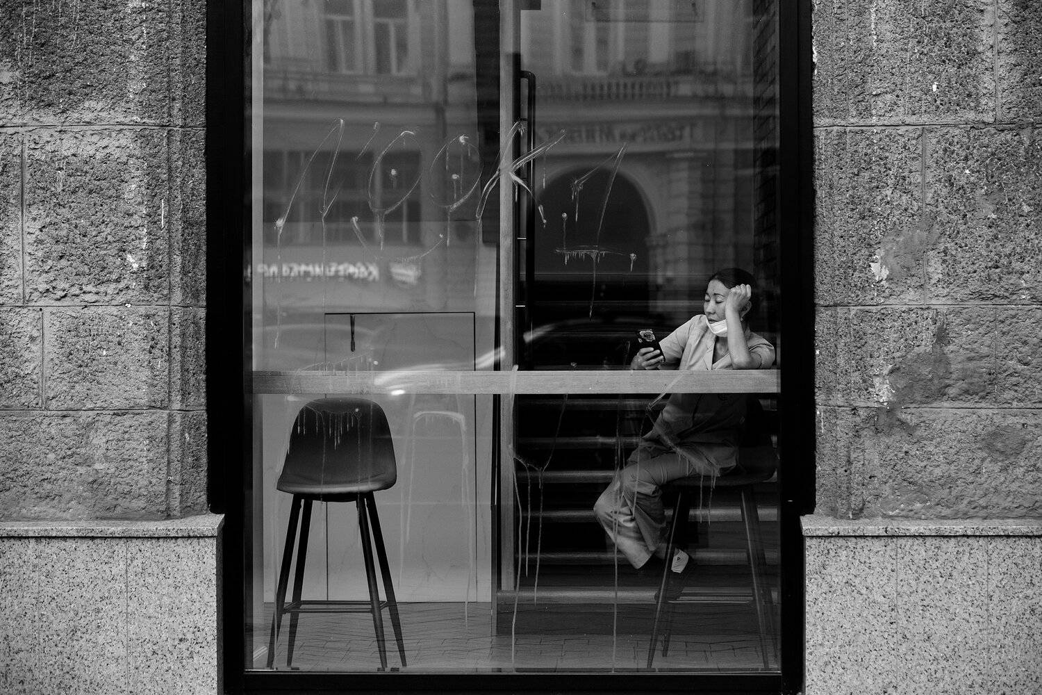 people, person, photography, photo, moments, mood, monochrome, moscow, bw, blackwhite, blackandwhite, bnw, blackandwhitephoto, women, window, woman, walls, StreetPhotography, streetphoto, streetlife, streetmoscow, street, documentary, russia, reportage, r, Ирина Болдина