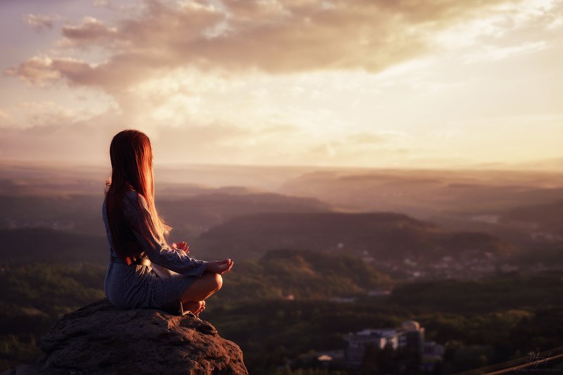 mountain, landscape, hiking, nature, sky, mountains, travel, rock, view, hiker, people, adventure, photographer, trekking, hill, backpack, top, peak, tourism, beautiful, woman, climbing, tourist, outdoor, blue  фото превью