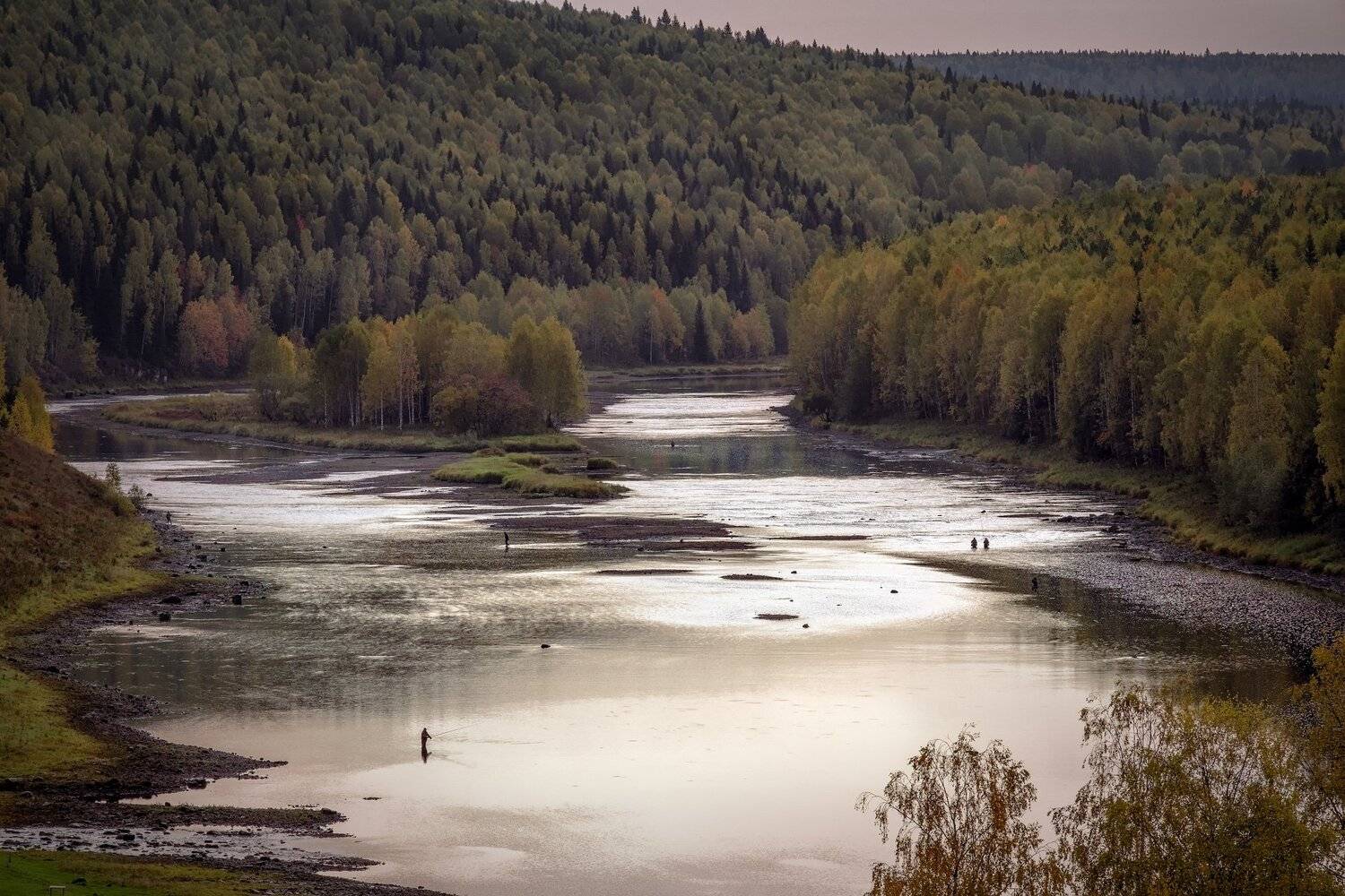 косьва, река, рыбаки, горы, лес, отражения, осень, сентябрь, Андрей Чиж