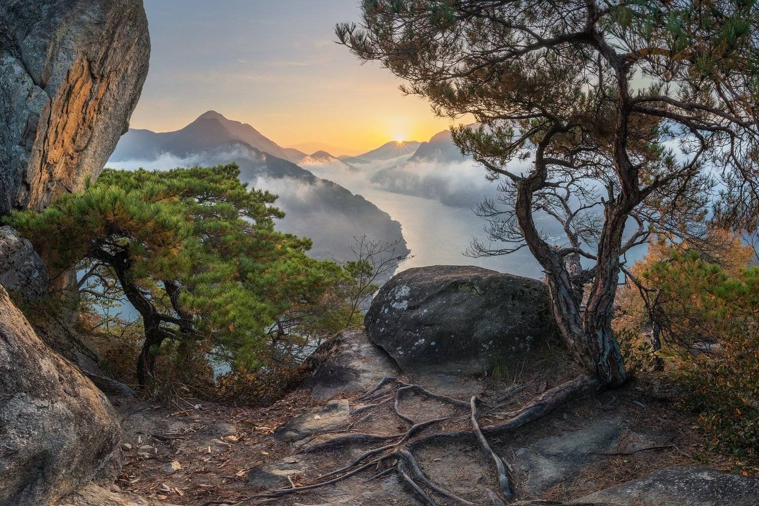 mountains,peak,hiking,fog,clouds,autumn, Jaeyoun Ryu