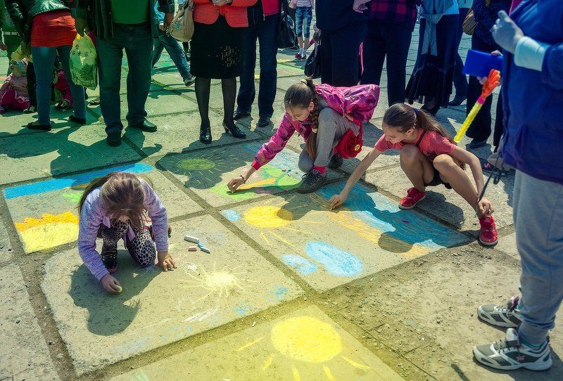 праздник, дети, рисунок Дети рисуют... фото превью