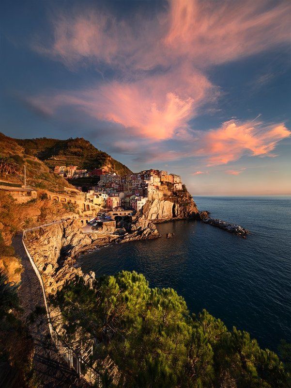 Manarola at sunset фото превью