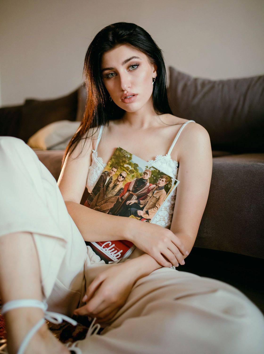 beautiful woman,  portrait,  looking at camera,  one person , people , one young, adult only,  young adult , adult , young woman , one adult only , woman,  female , one woman, only,  one young woman only,  indoors , beauty,  sensuality , lifestyles,  leis, Salih G&Ouml;KDUMAN