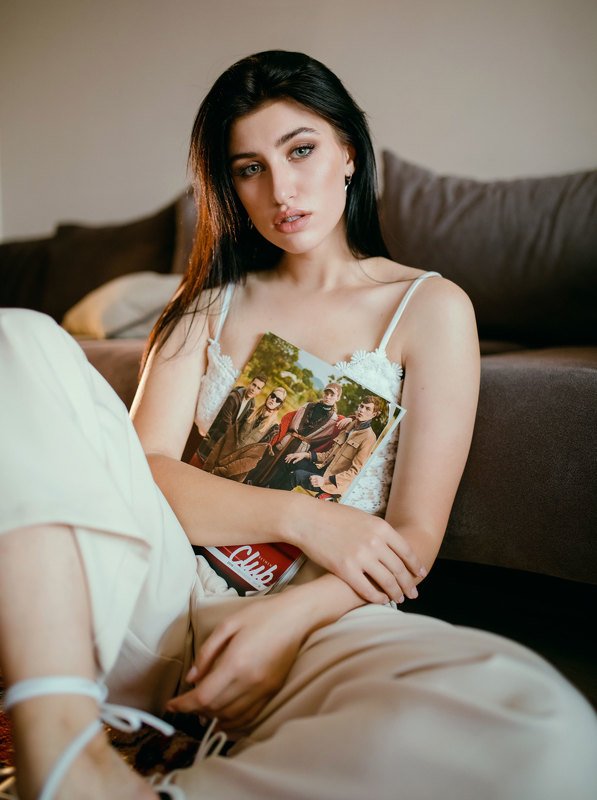 beautiful woman,  portrait,  looking at camera,  one person , people , one young, adult only,  young adult , adult , young woman , one adult only , woman,  female , one woman, only,  one young woman only,  indoors , beauty,  sensuality , lifestyles,  leis Alena фото превью