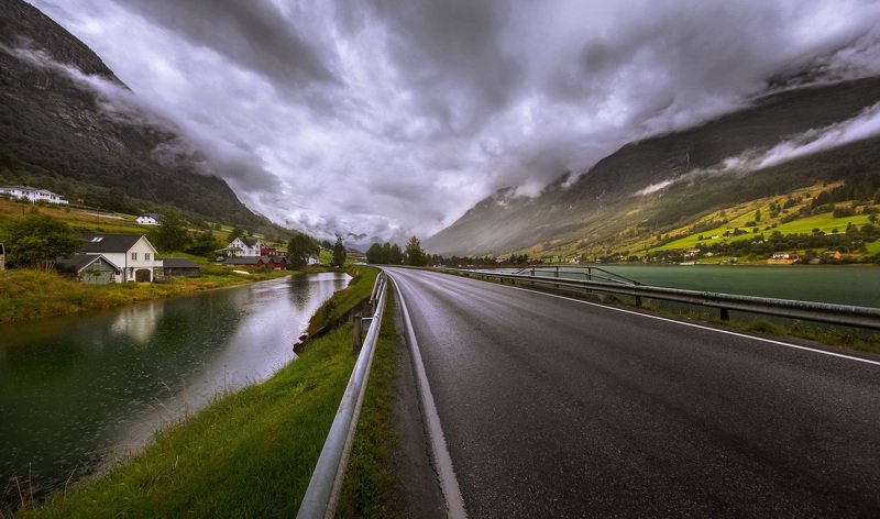 По дороге на Гейрангер идёт дождь. фото превью