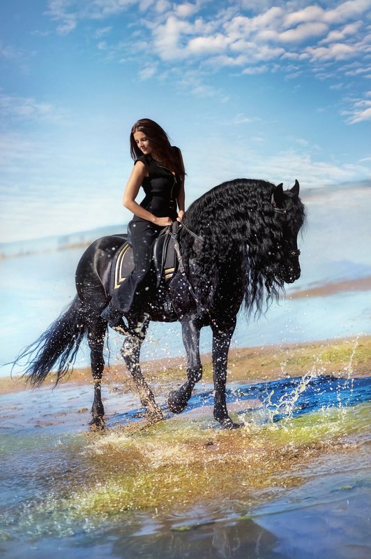 #фриз #конныйфотограф #фотосессияслошадьми #фотосессияслошадью #коннаяфотосессия #черныйконь #воронойконь #воронаялошадь #девушкаслошадью #девушкасконем #конь #horse #черный_конь #фото_с_лошадью #фотосессиясконем Прогулка с конем фото превью