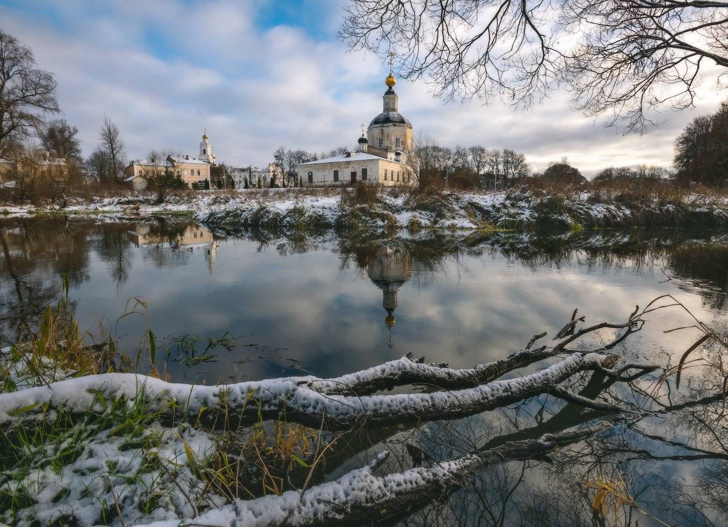 вязьма, первый снег, смоленская область, ноябрь, предзимье, реки, храмы, богородицкий храм, русские города, старинные города россии, Николай Сапронов