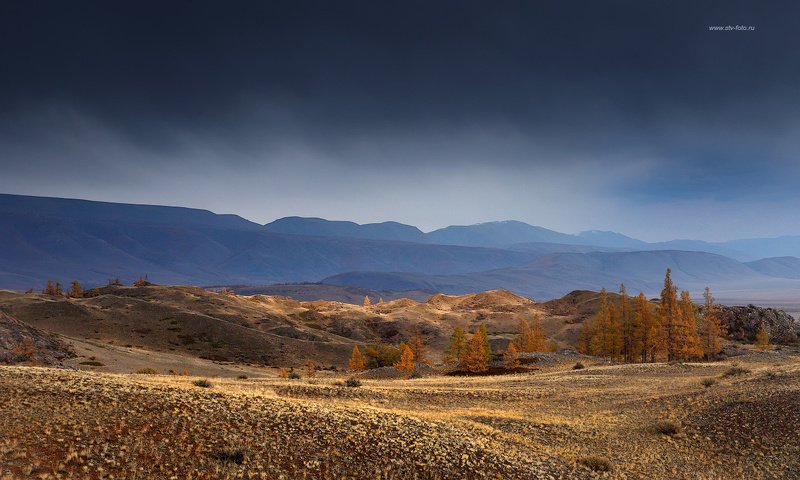 природа, пейзаж, осень, горы, гроза, тучи Накрывает... фото превью