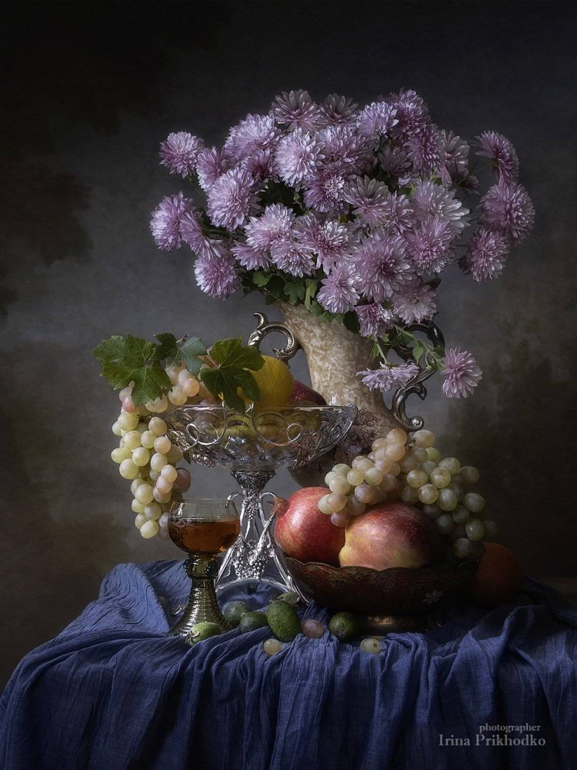 натюрморт, осень, винтажный, фрукты, старинный бокал, букет, хризантемы, Ирина Приходько