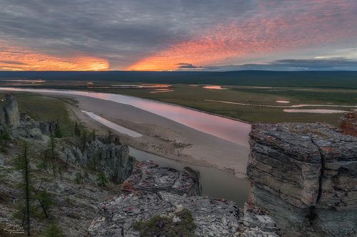 И небо созвучное реке...