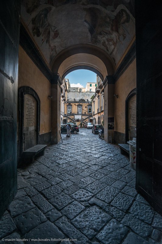 europe, italy, arch, court, gate, stone, yard, европа, италия, неаполь, арка, ворота, двор, дворик, камень старый дворик в Неаполе / old patio in Naples фото превью