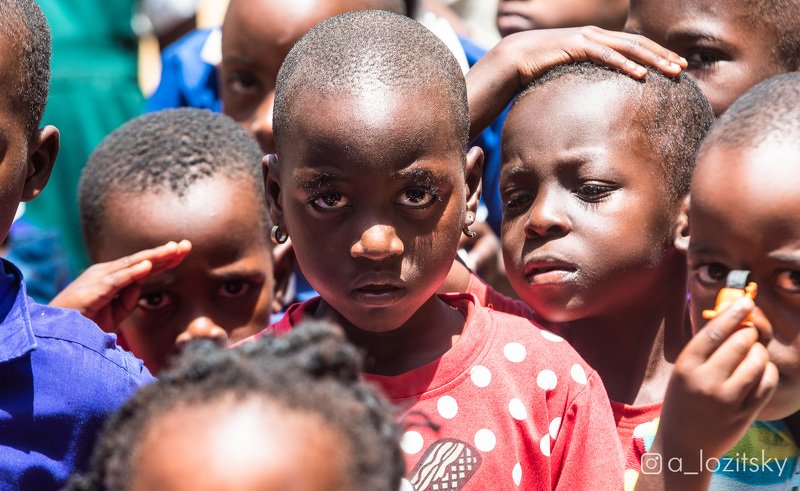 Школьница, Уганда фото превью