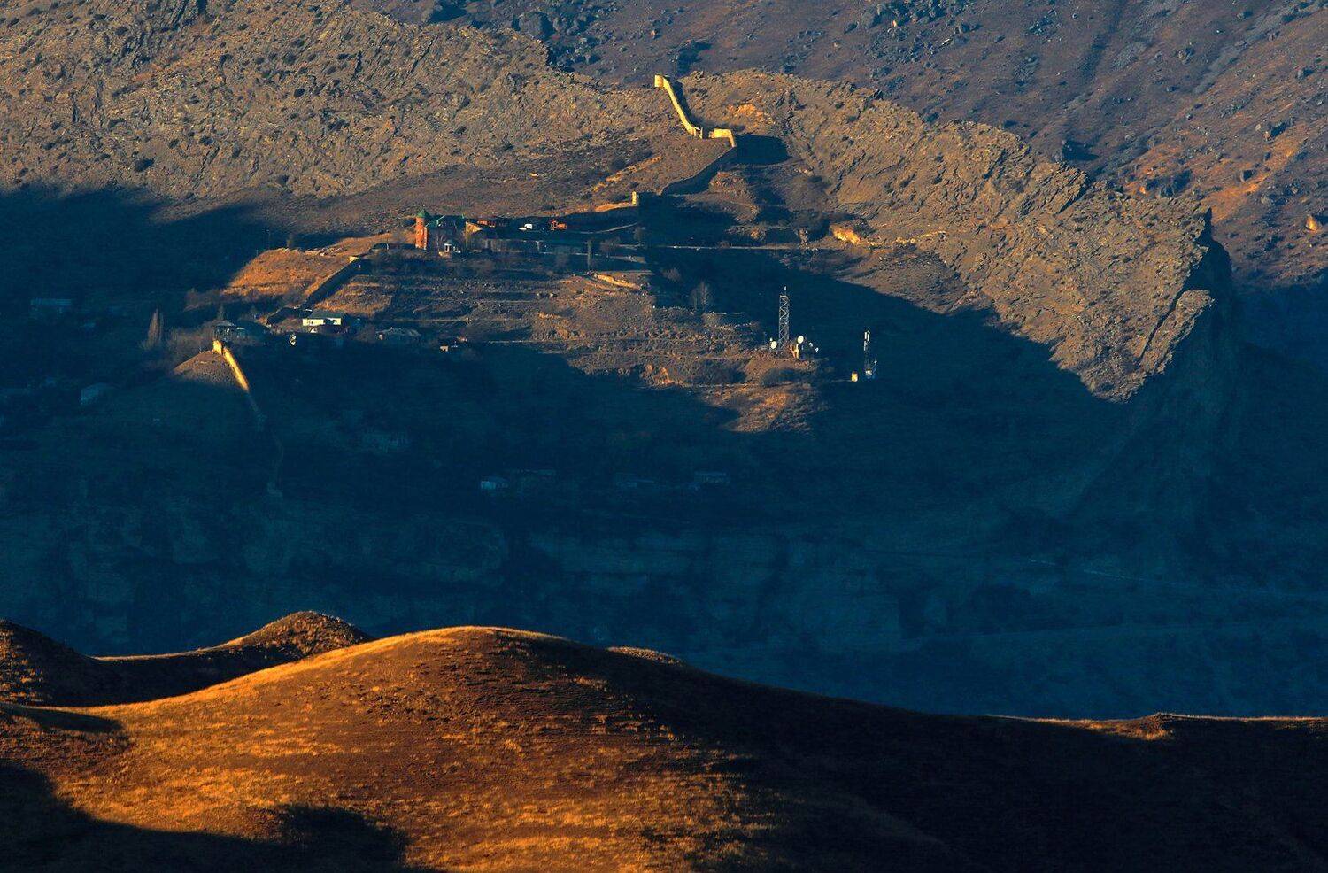 гуниб,крепость,казарма,горы,вершины,пейзаж,небо,деревья,дагестан,природа, Marat Magov