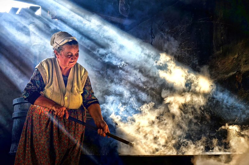 Light , Molasses  ,   Molasses making фото превью