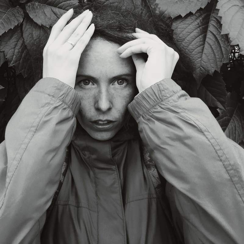 Поймал за сбором урожая  фото превью