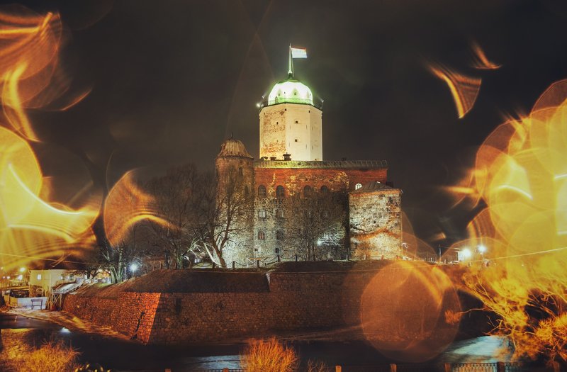 Выборг, архитектура, ночь  Выборг фото превью