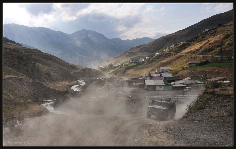 дагестан, зехида, пыль Шлейфом пыль из под колёс - едем в горы на работу... фото превью
