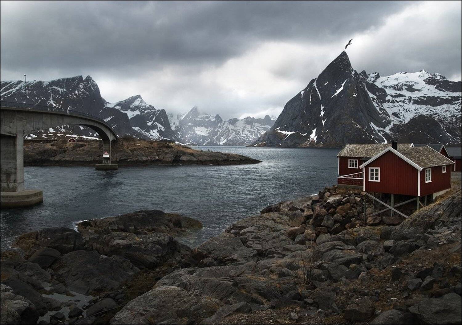 Горы, Лофотены, Мрачно, Ненастье, Норвегия, Рейне, Рорбу, Тучи, Чайка, Крицак Ольга